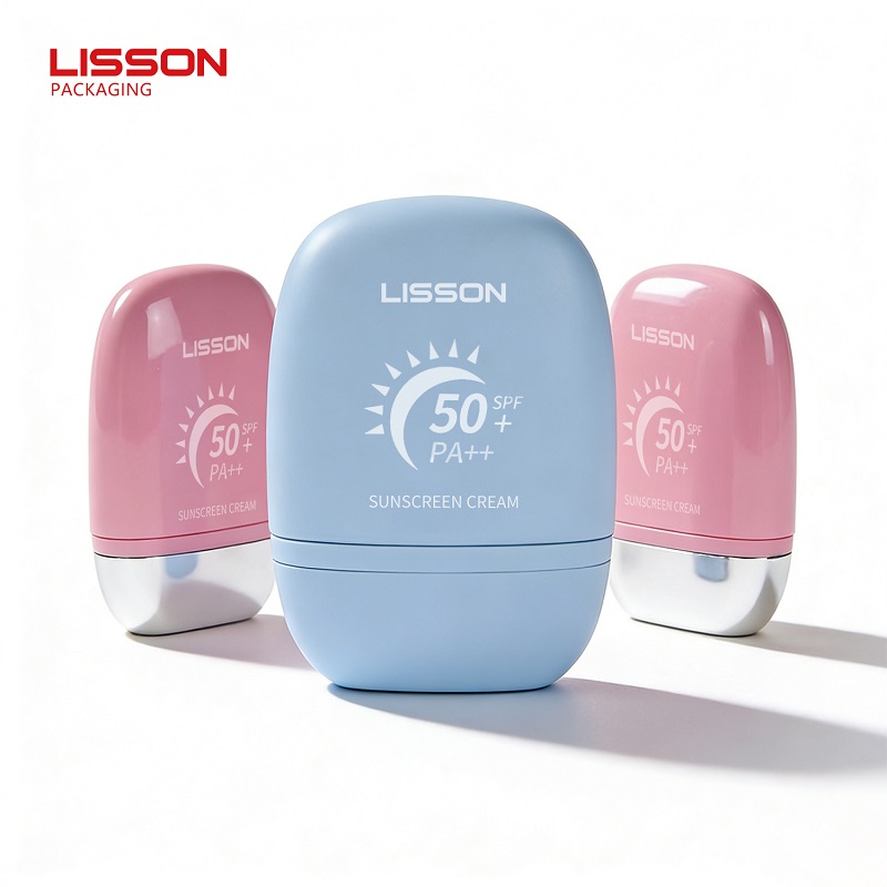Faites briller votre marque avec des flacons de crème solaire personnalisés pour vos événements.